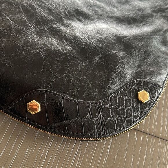 Gianni Bini Hobo Purse Black Faux Leather Gold-Tone Handbag Magnetic Closure EUC - Picture 13 of 14